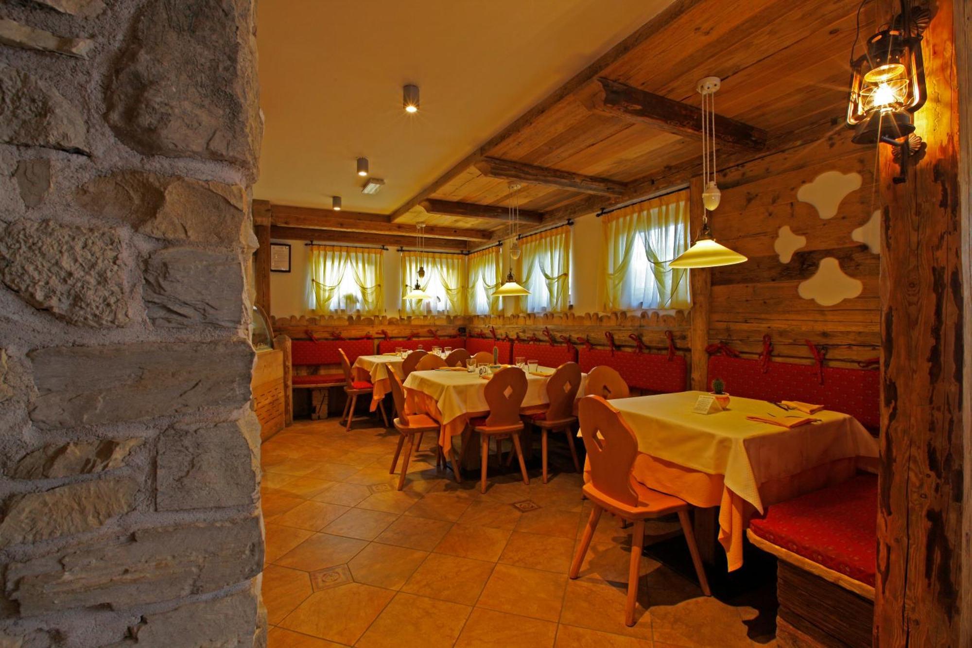Hotel Il Maniero Ossana Ngoại thất bức ảnh
