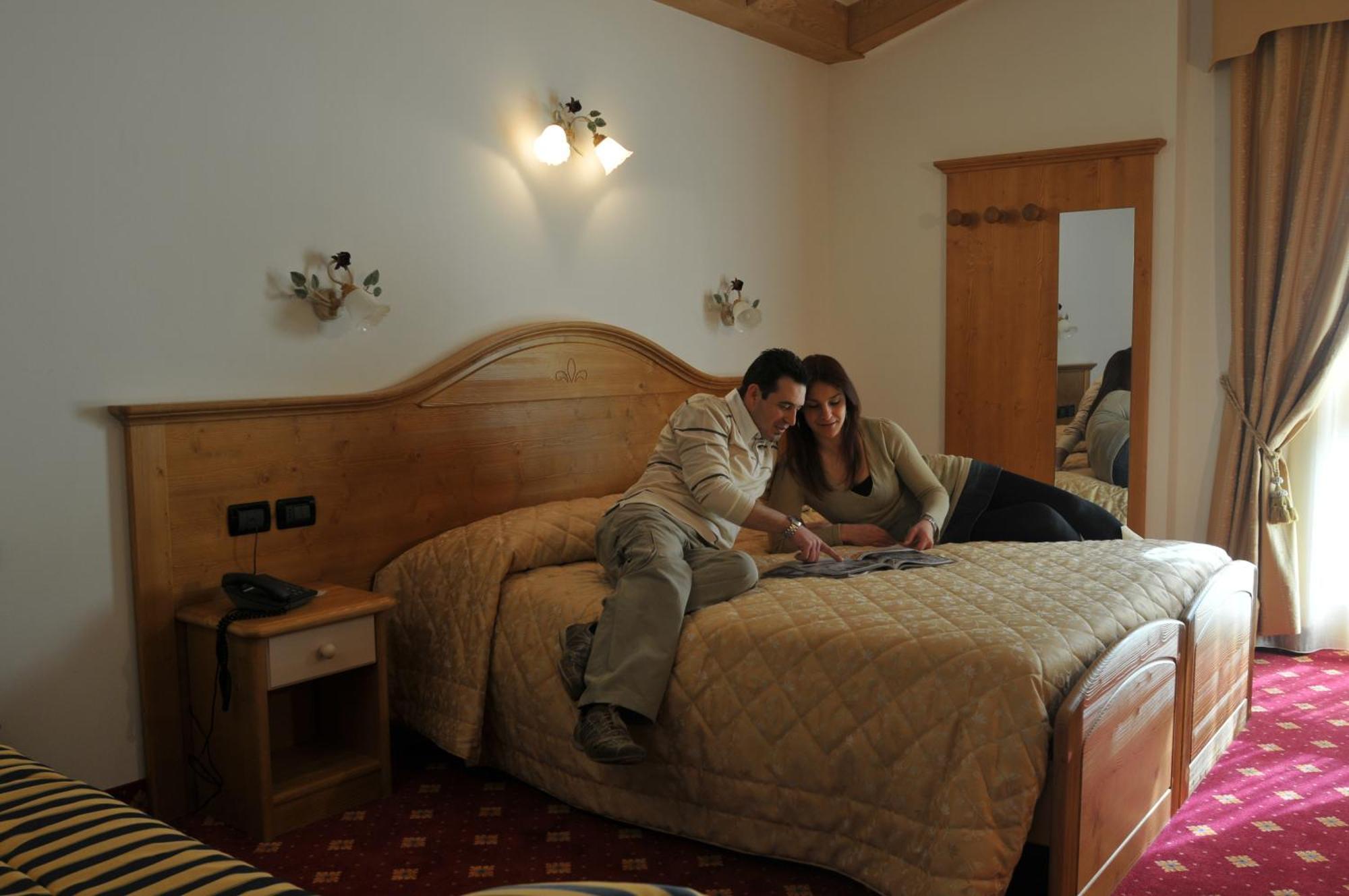 Hotel Il Maniero Ossana Ngoại thất bức ảnh