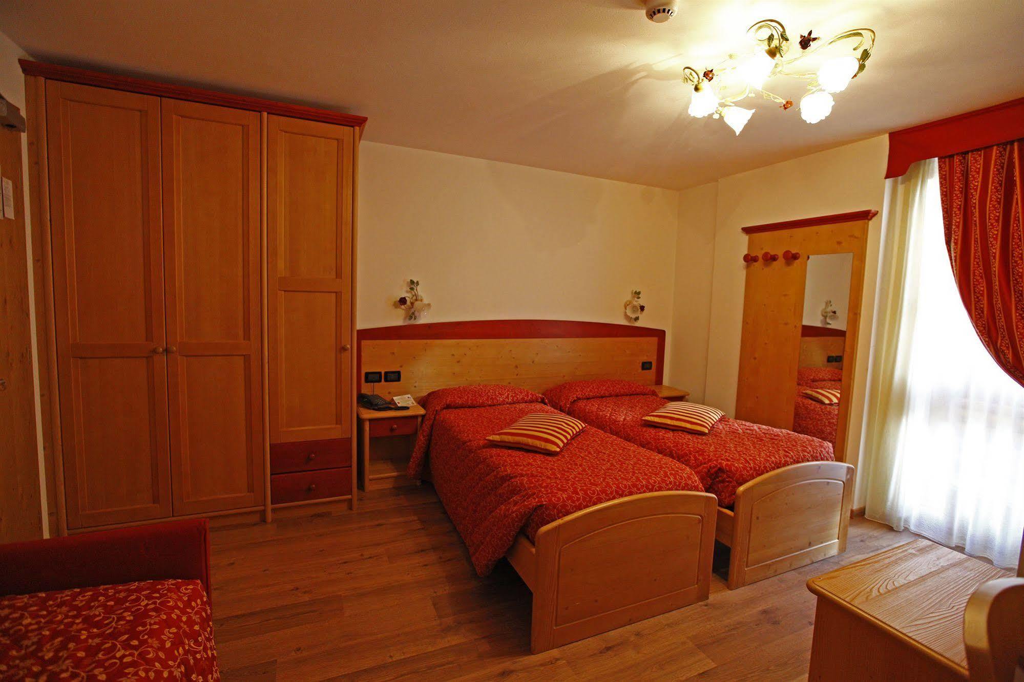Hotel Il Maniero Ossana Ngoại thất bức ảnh