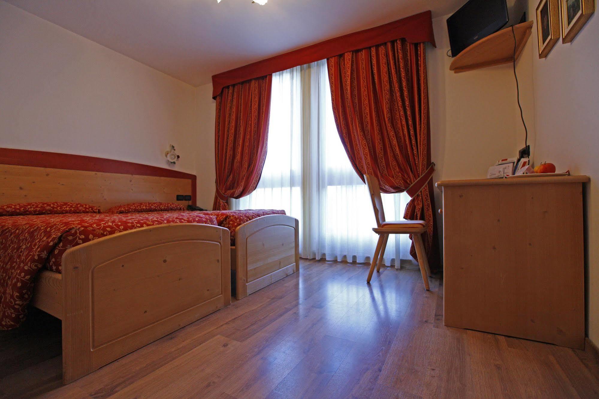 Hotel Il Maniero Ossana Ngoại thất bức ảnh